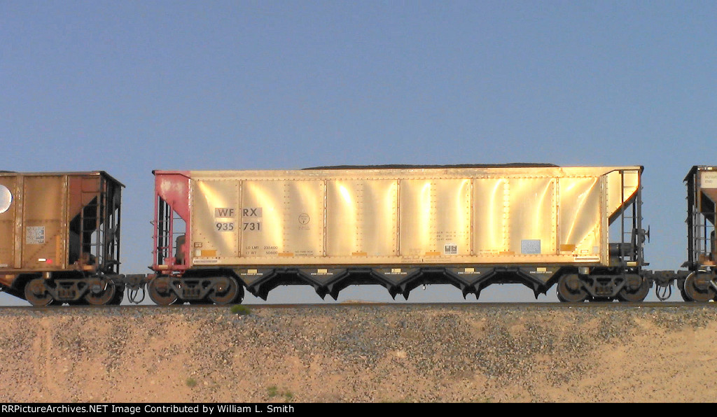 WB Unit Loaded Hooper Frt at Erie NV W-Pshr -101